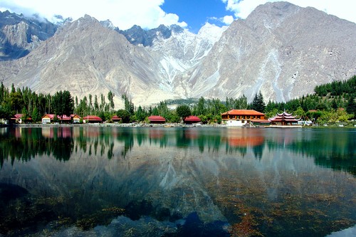 Shangrila-Lake-Breathtaking-View